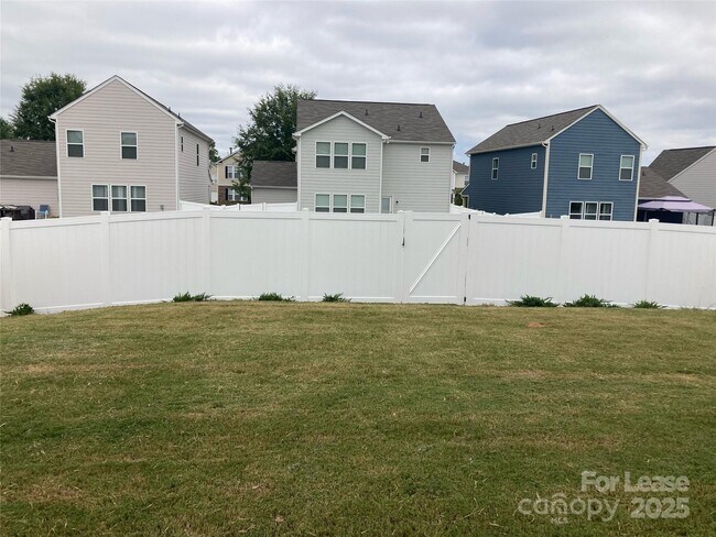 Building Photo - 809 Alexander Commons Dr