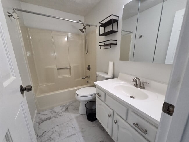 Building Photo - 144 Quincy Shore Dr