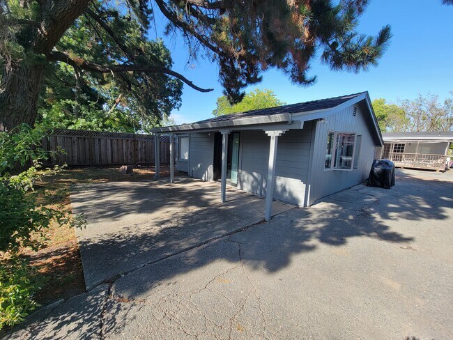 Building Photo - 158 Hall Ln