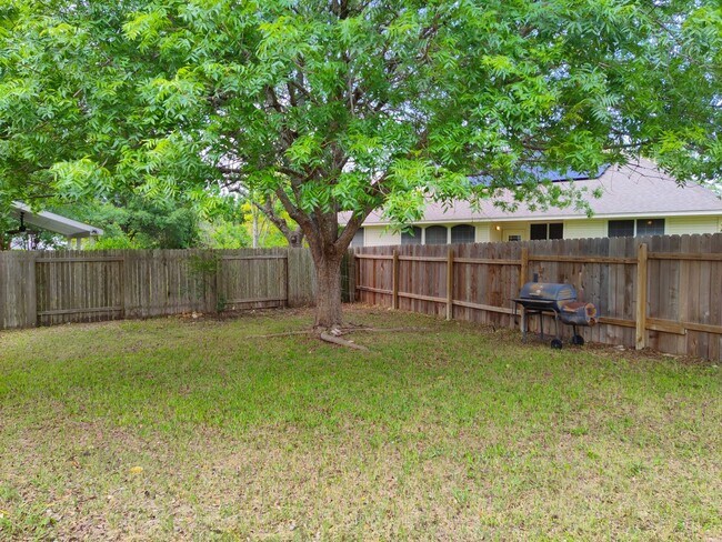 Building Photo - House for lease in Austin.