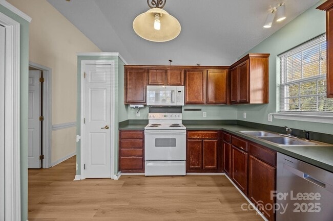 Building Photo - 9467 Kimmel Ln