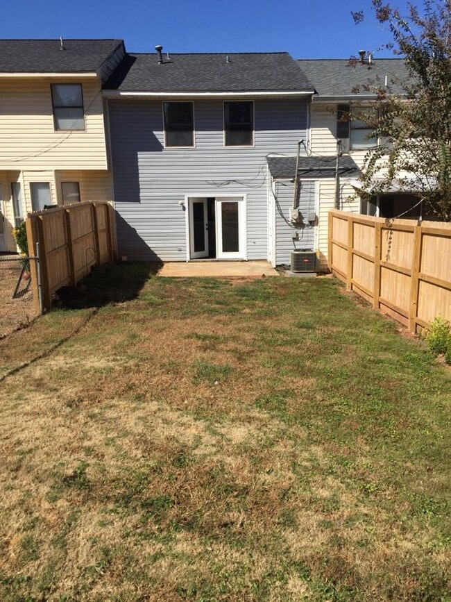 Building Photo - NOW AVAILABLE!! MOVE IN SPECIAL