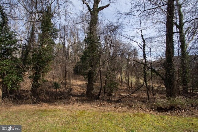 Building Photo - 2054 Quaker Way