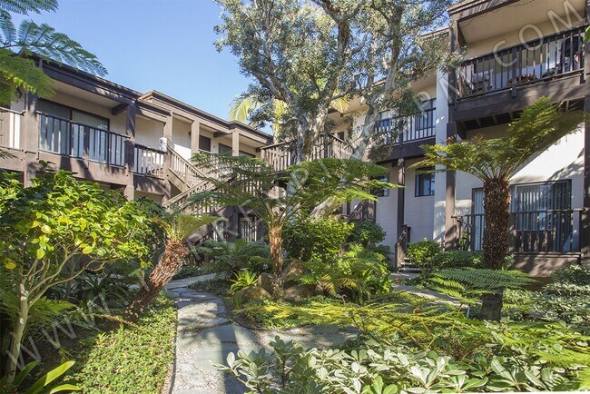 Building Photo - 2BR in the La Jolla Village with Parking *...