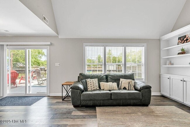 Building Photo - Welcome to Woodlands!