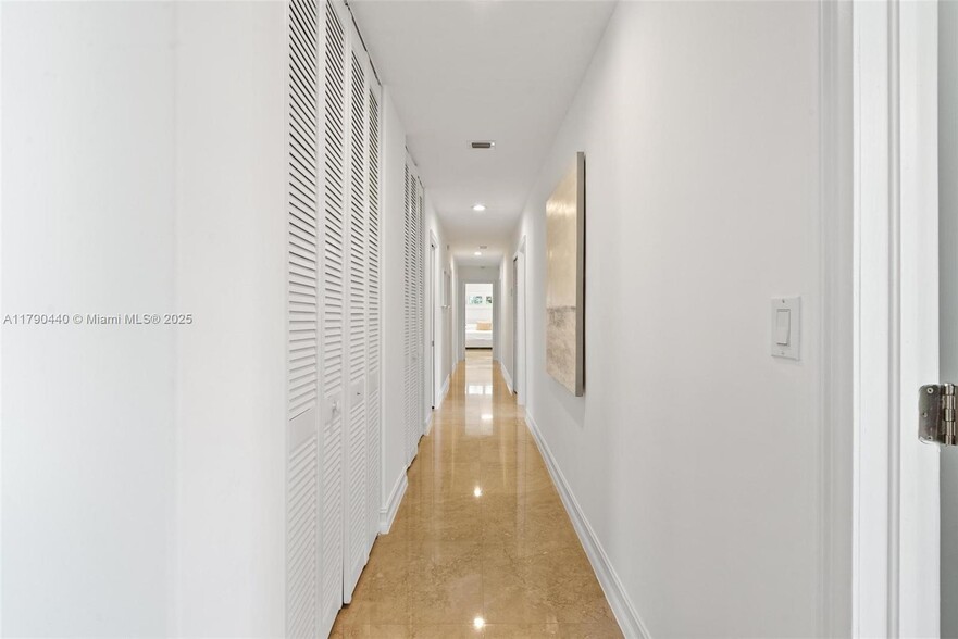 Building Photo - 14700 SW 78th Ave