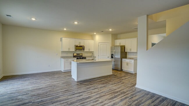 Building Photo - NEW NEW CONSTRUCTION - 5 BDRMS, 3 BTHS, NO...