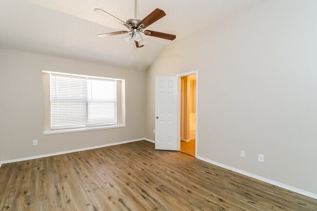 Building Photo - 808 Thorton Dr