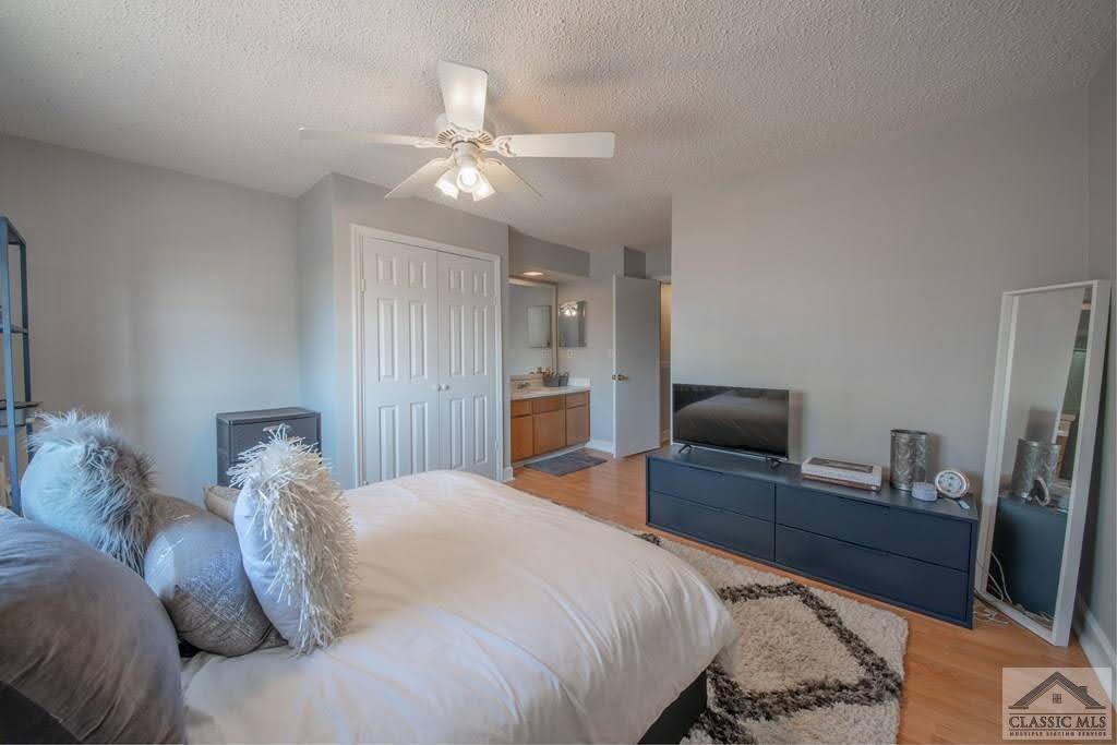 Building Photo - 290 Appleby Dr