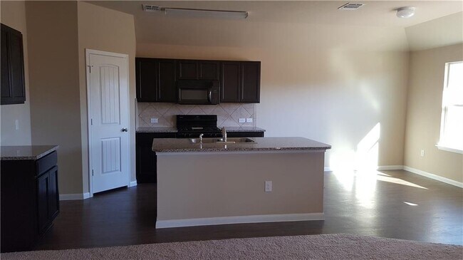 Building Photo - 426 Luna Vista Dr