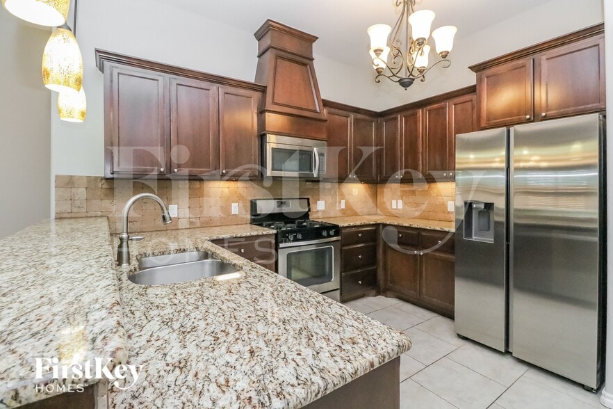 Building Photo - 17000 Barcelona Dr