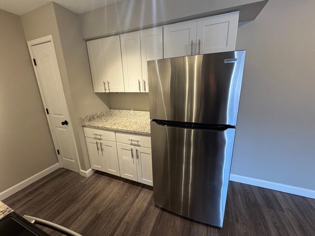 Building Photo - Cedar Plaza Apartments