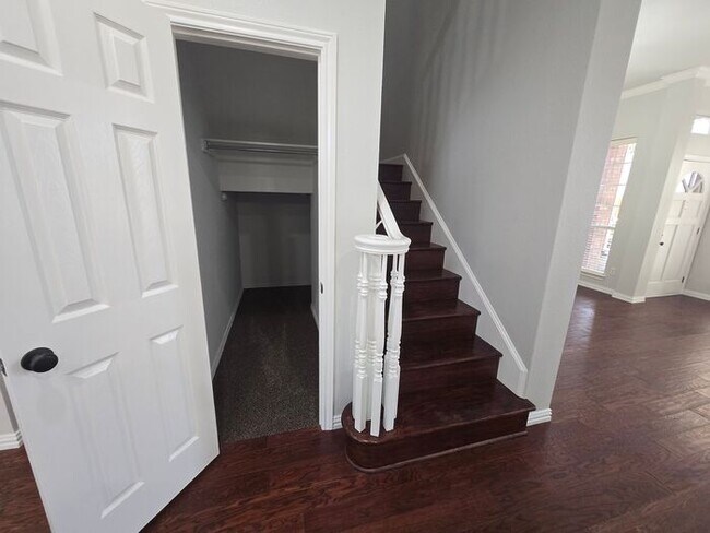 Building Photo - 6116 Thursby Ave