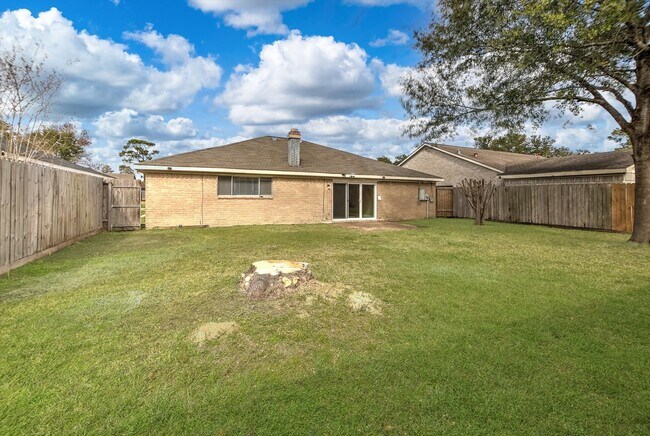 Building Photo - 7218 Foxway Ln