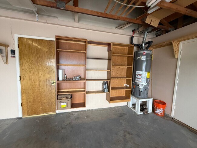 Building Photo - Victorville- Spring Valley Lake, 3 Bedrooms 2 bathrooms, New Paint