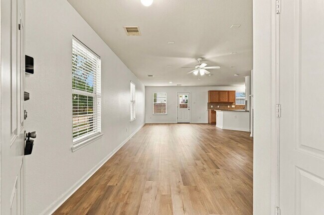 Building Photo - 2703 Skyview Glen Ct