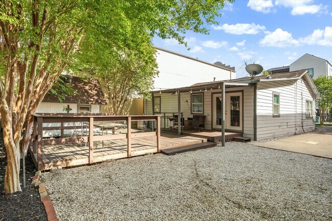 Building Photo - 5704 Darling St