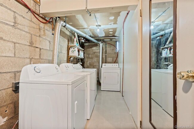 Building Photo - 425 First Avenue Unit