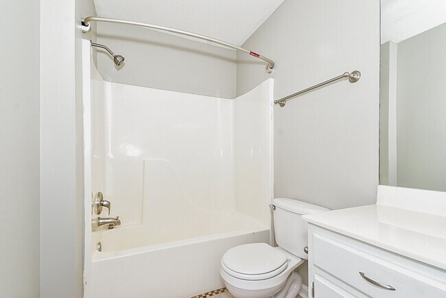 Building Photo - 401 Timber Way S