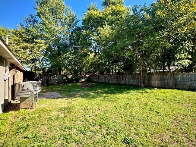 Building Photo - 2892 N Susan Carol Ln