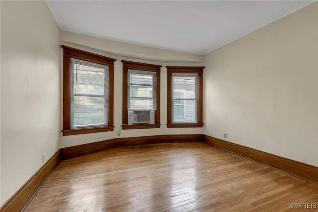 Building Photo - 1384 Amherst St