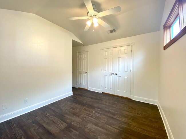 Building Photo - South Congress- 3/2 House- $3400