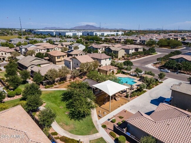 Building Photo - 3 Bedroom 2.5 Bathroom Paseo Place Home