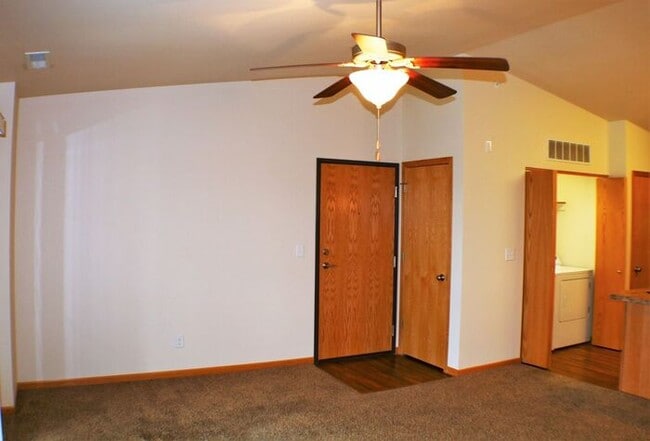 Building Photo - $1,135 | 2 Bedroom, 2 Bathroom Condo | No ...