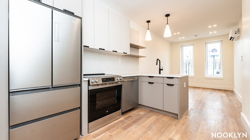 Building Photo - 43 Kingston Ave