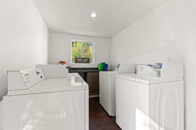 Building Photo - Newly renovated one bedroom available for ...