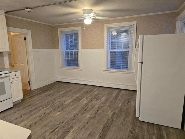 Building Photo - 186 Beach St