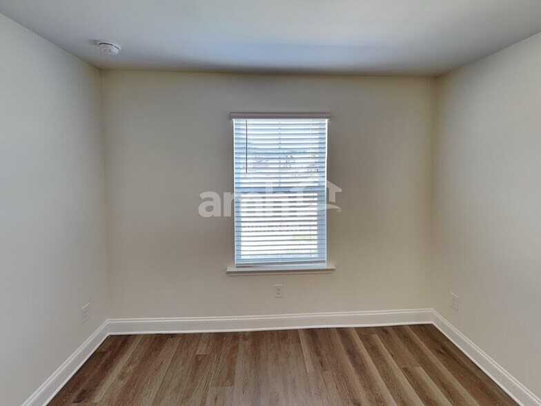 Building Photo - 6043 Rosemore Ln