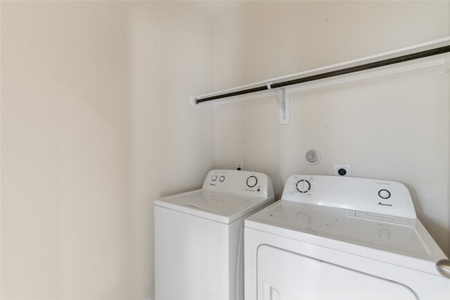 Building Photo - 3418 Delta Dr