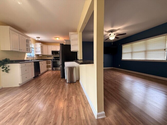 Building Photo - 1012 Elaine Trail