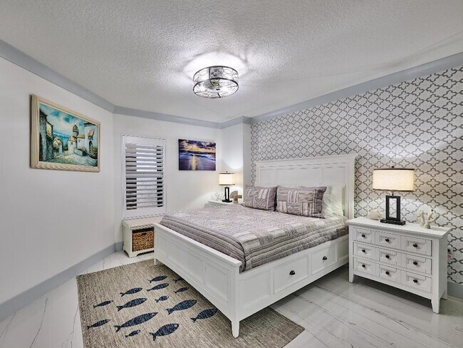 Building Photo - 5051 N Hwy A1A