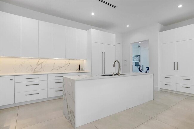 Building Photo - 2001 Marietta Dr