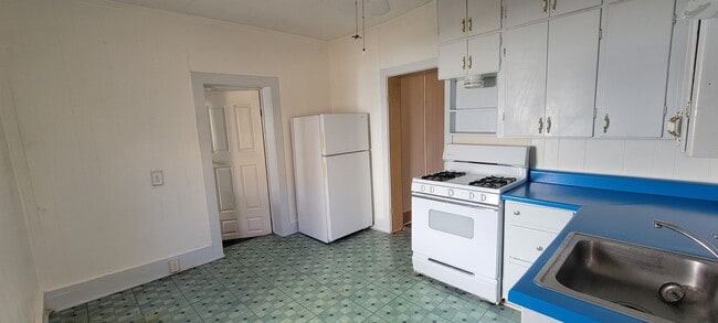 Building Photo - 2 bedroom 1 bath home