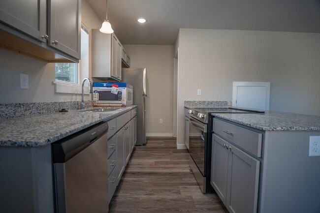 Building Photo - 1358 N Porter Rd