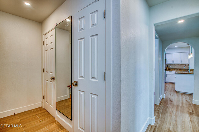 Building Photo - 6205 Brisa Del Mar Dr