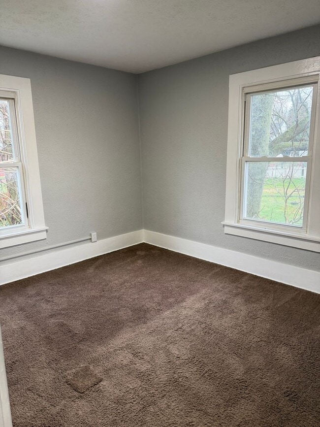 Building Photo - 1801 3rd St SE