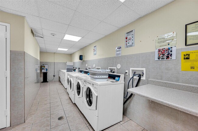 Building Photo - 1515 E Broward Blvd