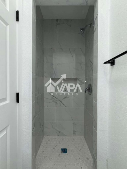 Building Photo - 4103 Family Tree Dr