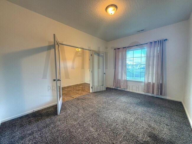 Building Photo - Spacious Airway Heights Home