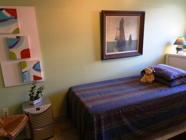 Building Photo - 208 27th Ave E