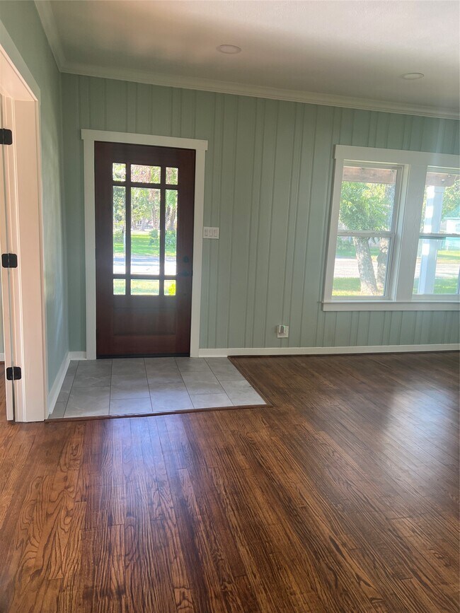 Building Photo - 803 Austin St