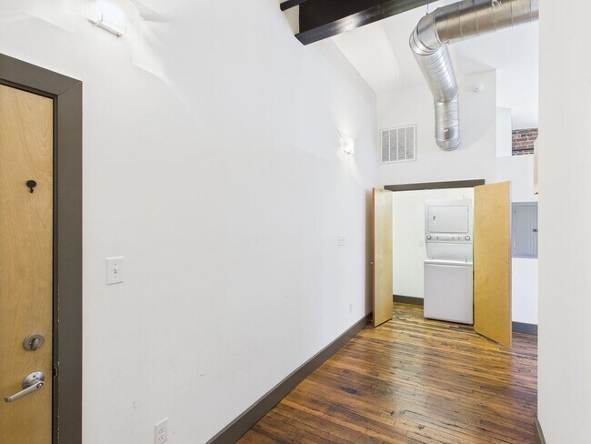 Building Photo - 1322 W Broad St