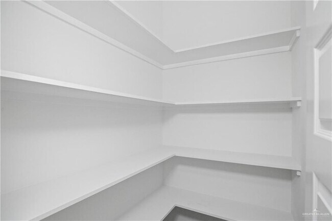 Building Photo - 1511 Playa Dr