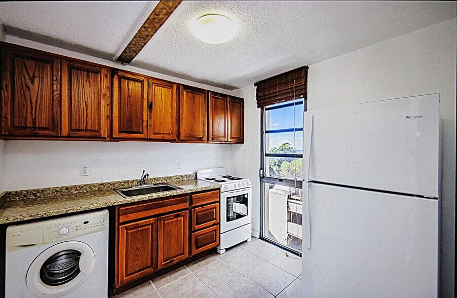 Building Photo - 419A Atkinson Dr