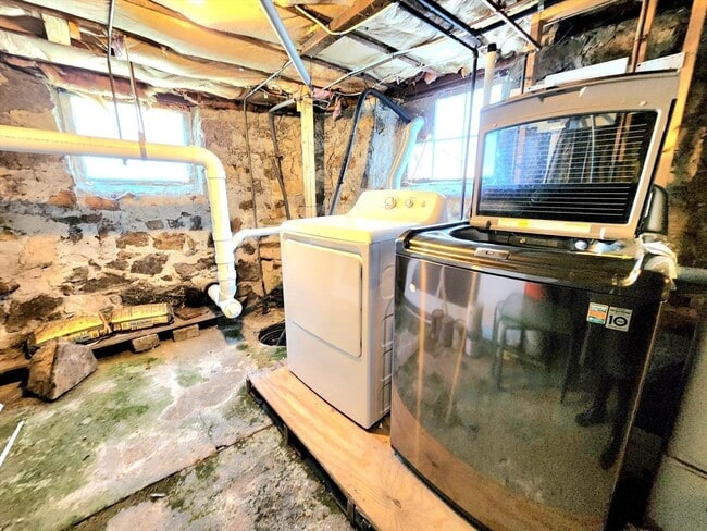 Building Photo - 10 Alton Rd