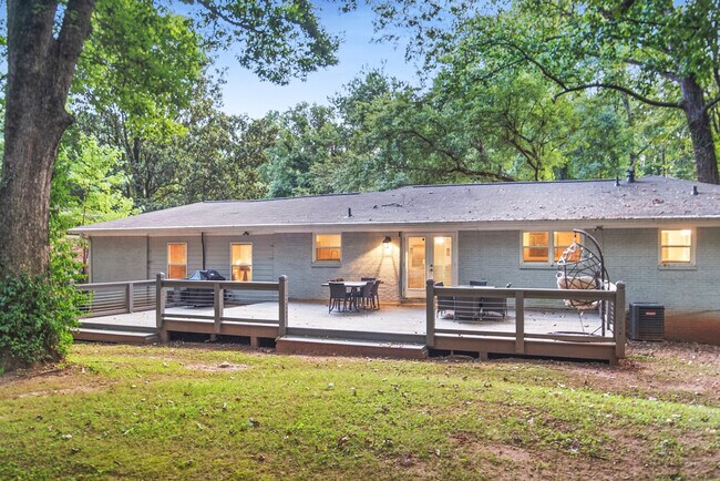 Building Photo - 2596 Dawn Dr